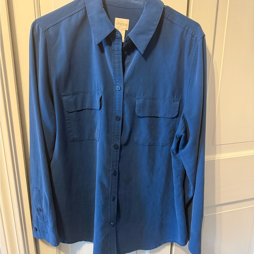 Chico's Blue Collar-Tag Detail Top EUC